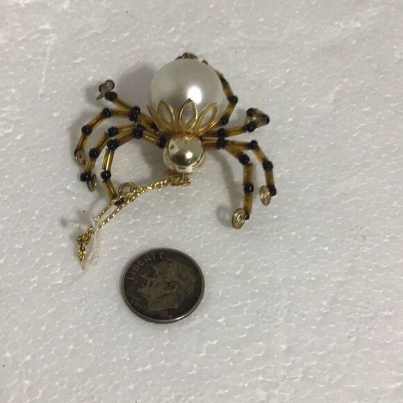 Beautifully made pearl like spider Christmas ornament - Picture 4 of 4